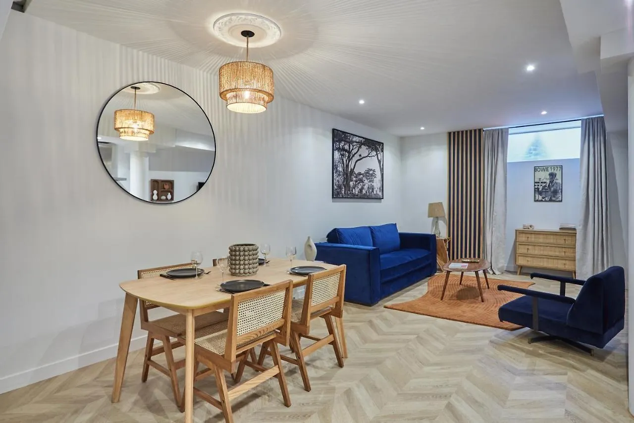 Duplex Center Of Paris By Studio Prestige location