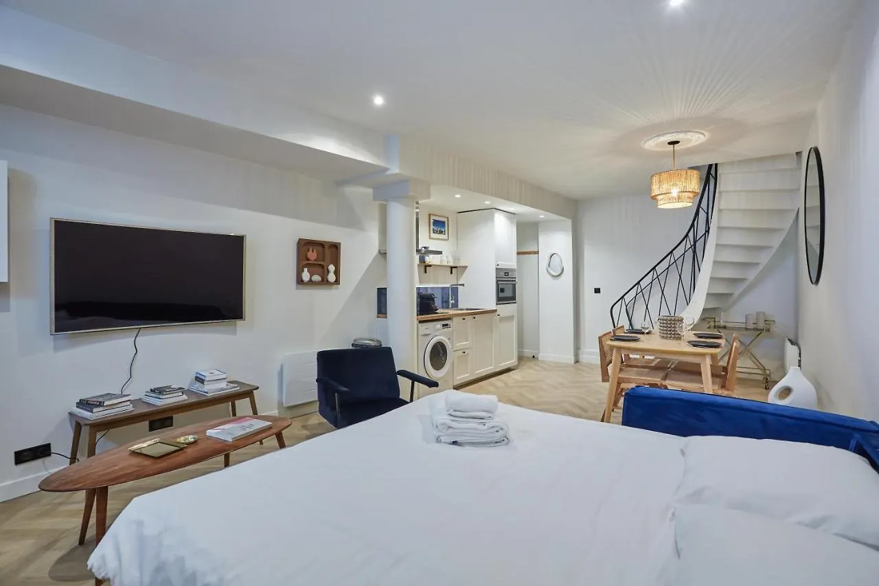 Duplex Center Of Paris By Studio Prestige France